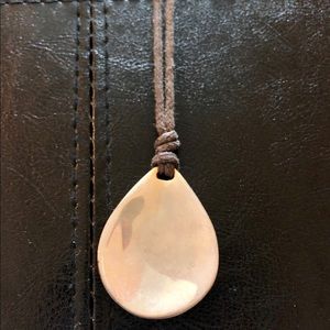 Gold pendant necklace